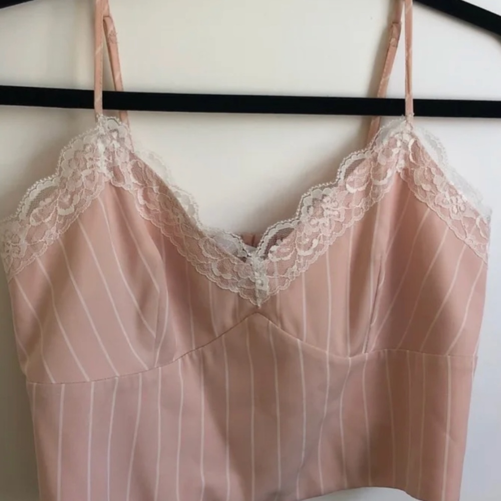 WAYF lace cropped tank top (SIZE LARGE)